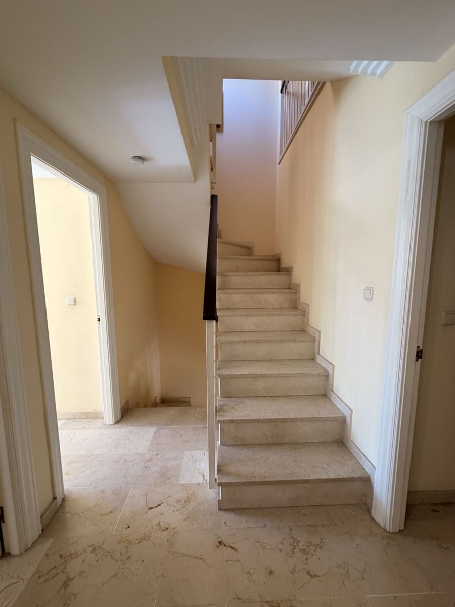 4 bedroom Townhouse for sale in Marbella - € 599,000 (Ref: 10020619)