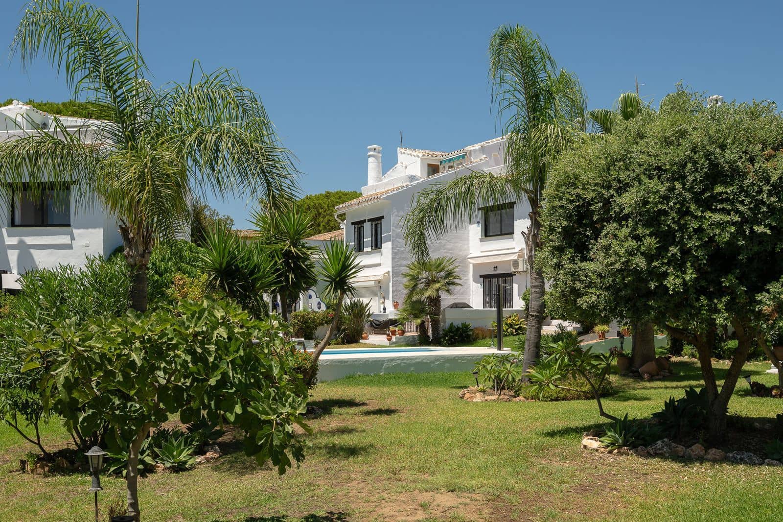 3 bedroom Townhouse for sale in Calahonda - € 480,000 (Ref: 10020624)
