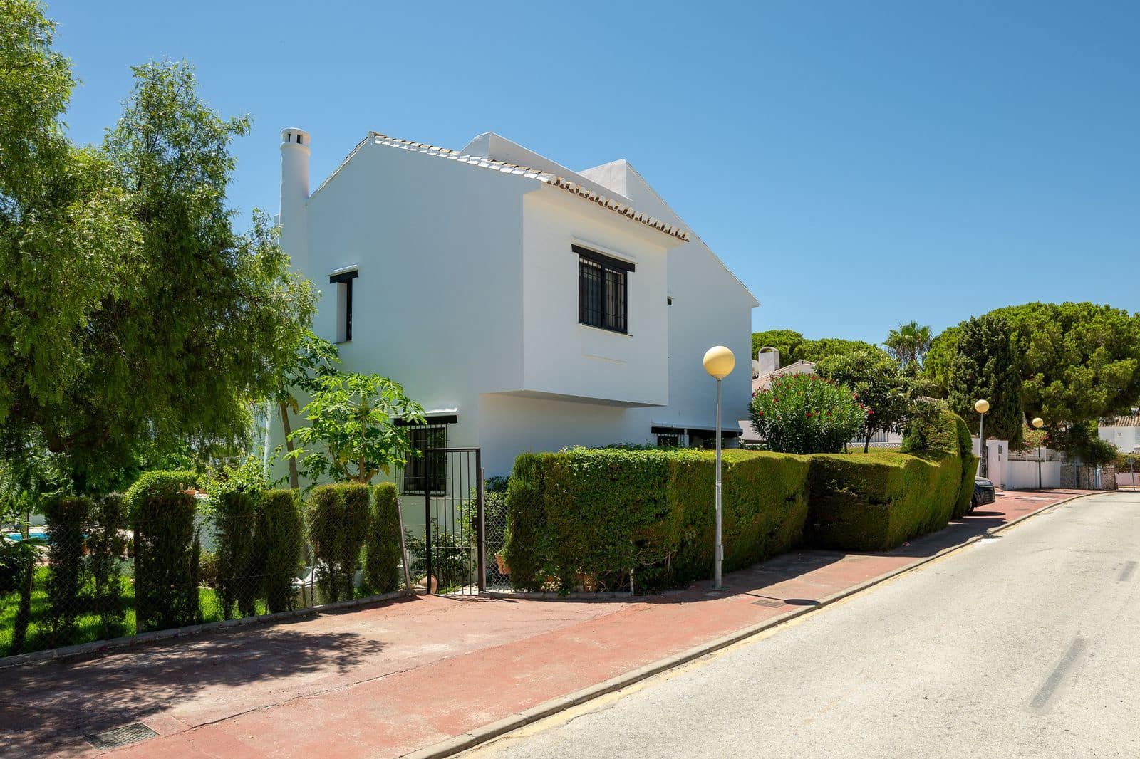 3 bedroom Townhouse for sale in Calahonda - € 480,000 (Ref: 10020624)