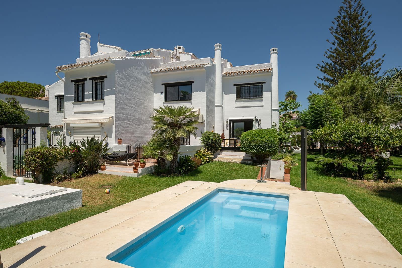 3 bedroom Townhouse for sale in Calahonda - € 480,000 (Ref: 10020624)