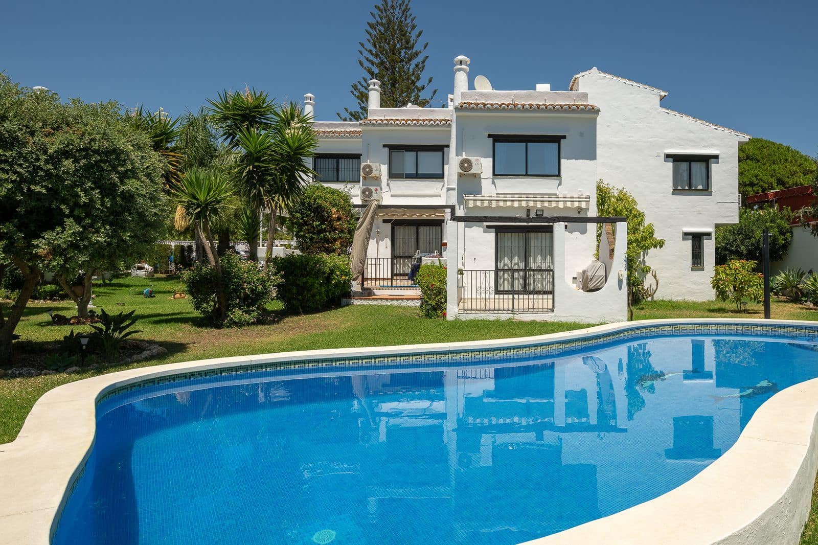 3 bedroom Townhouse for sale in Calahonda - € 480,000 (Ref: 10020624)