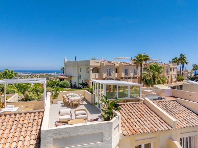 3 bedroom Apartment for sale in La Quinta - € 1,050,000 (Ref: 10020625)