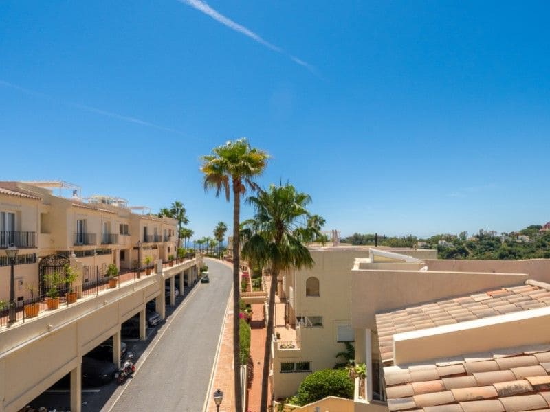 3 bedroom Apartment for sale in La Quinta - € 1,050,000 (Ref: 10020625)