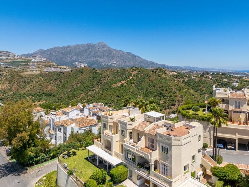 3 bedroom Apartment for sale in La Quinta - € 1,050,000 (Ref: 10020625)
