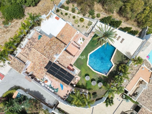 6 sovrum Villa till salu i Bahía Dorada, Estepona - 1 450 000 € (Ref: 10020631)