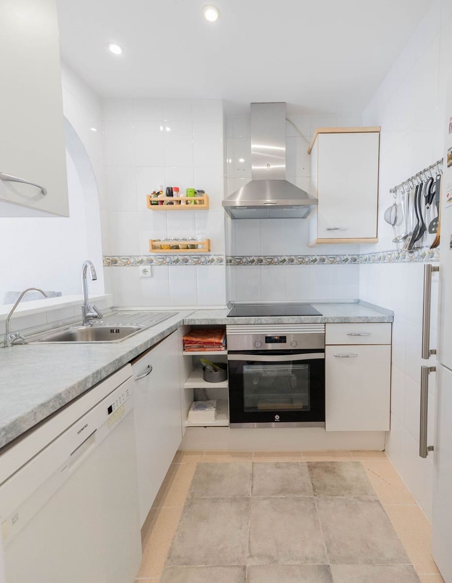 2 bedroom Penthouse for sale in Mijas Costa - € 439,000 (Ref: 10020637)