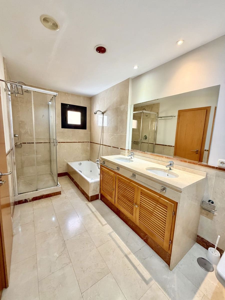 2 slaapkamer Penthouse te koop in Puerto Banus - € 1.499.000 (Ref: 10020639)