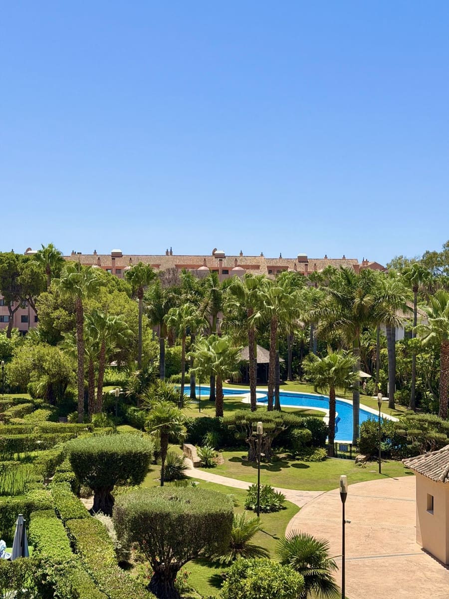 2 slaapkamer Penthouse te koop in Puerto Banus - € 1.499.000 (Ref: 10020639)