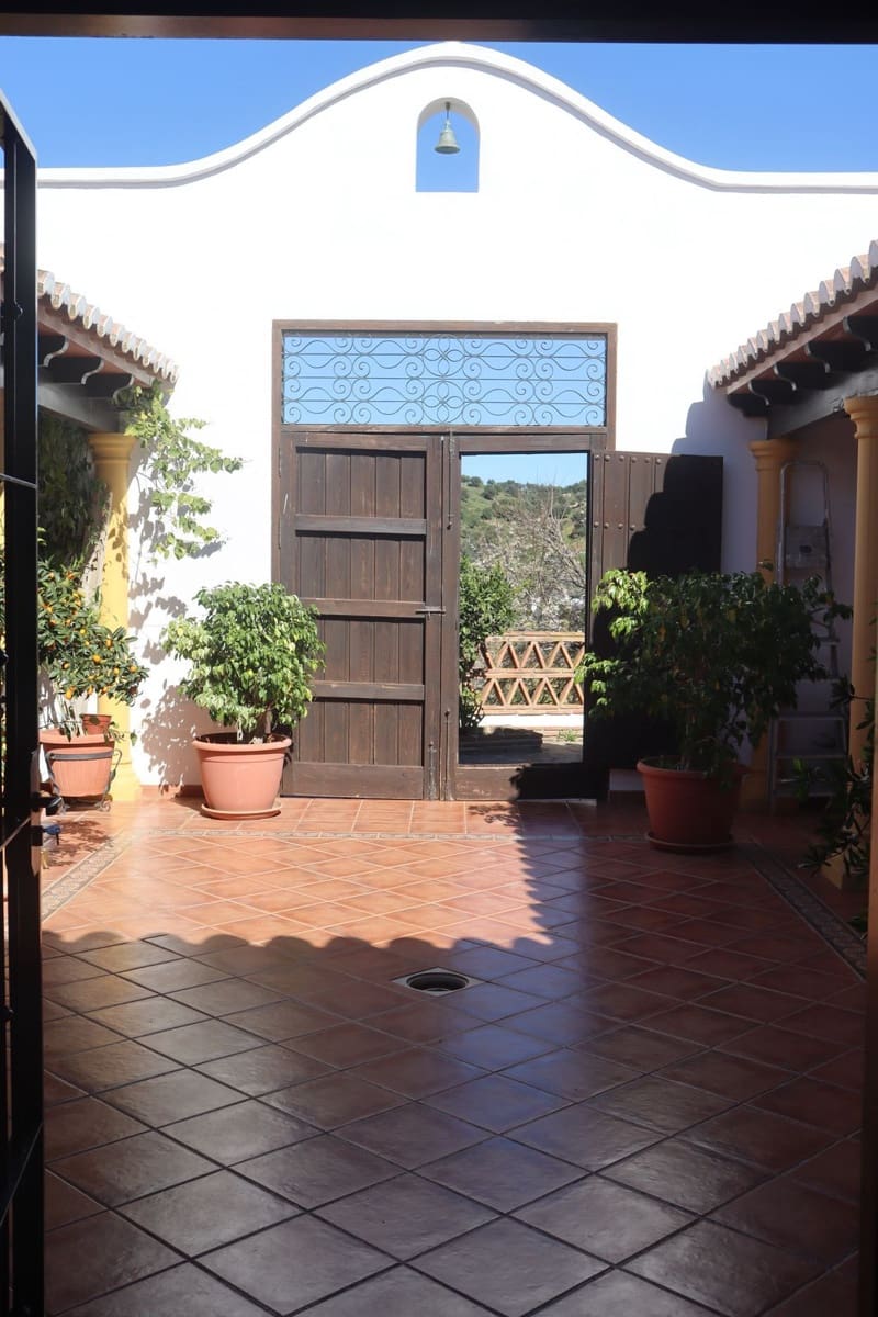 3 bedroom Finca/Country House for sale in La Cala de Mijas - € 960,000 (Ref: 10020641)