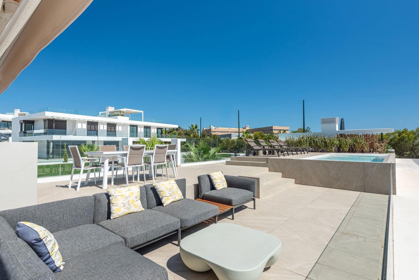 2 slaapkamer Penthouse te koop in Marbella - € 1.495.000 (Ref: 10020643)