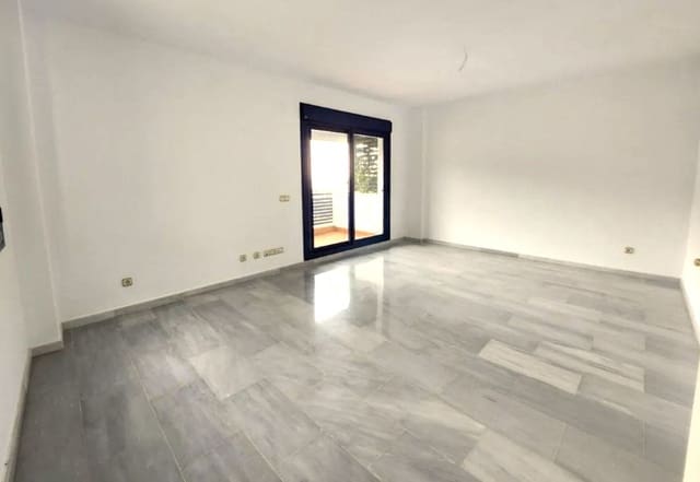 2 quarto Penthouse para venda em Estepona - 750 000 € (Ref: 10020646)