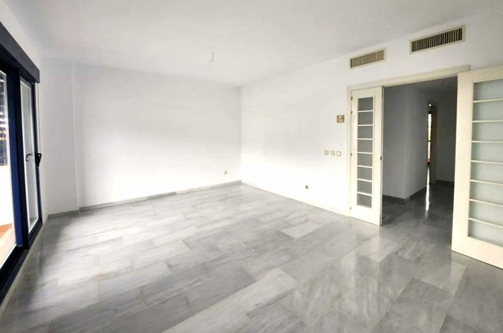 2 quarto Penthouse para venda em Estepona - 750 000 € (Ref: 10020646)