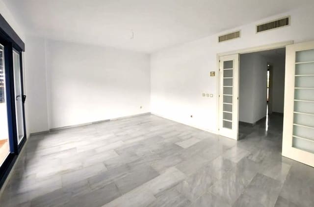 2 quarto Penthouse para venda em Estepona - 750 000 € (Ref: 10020646)