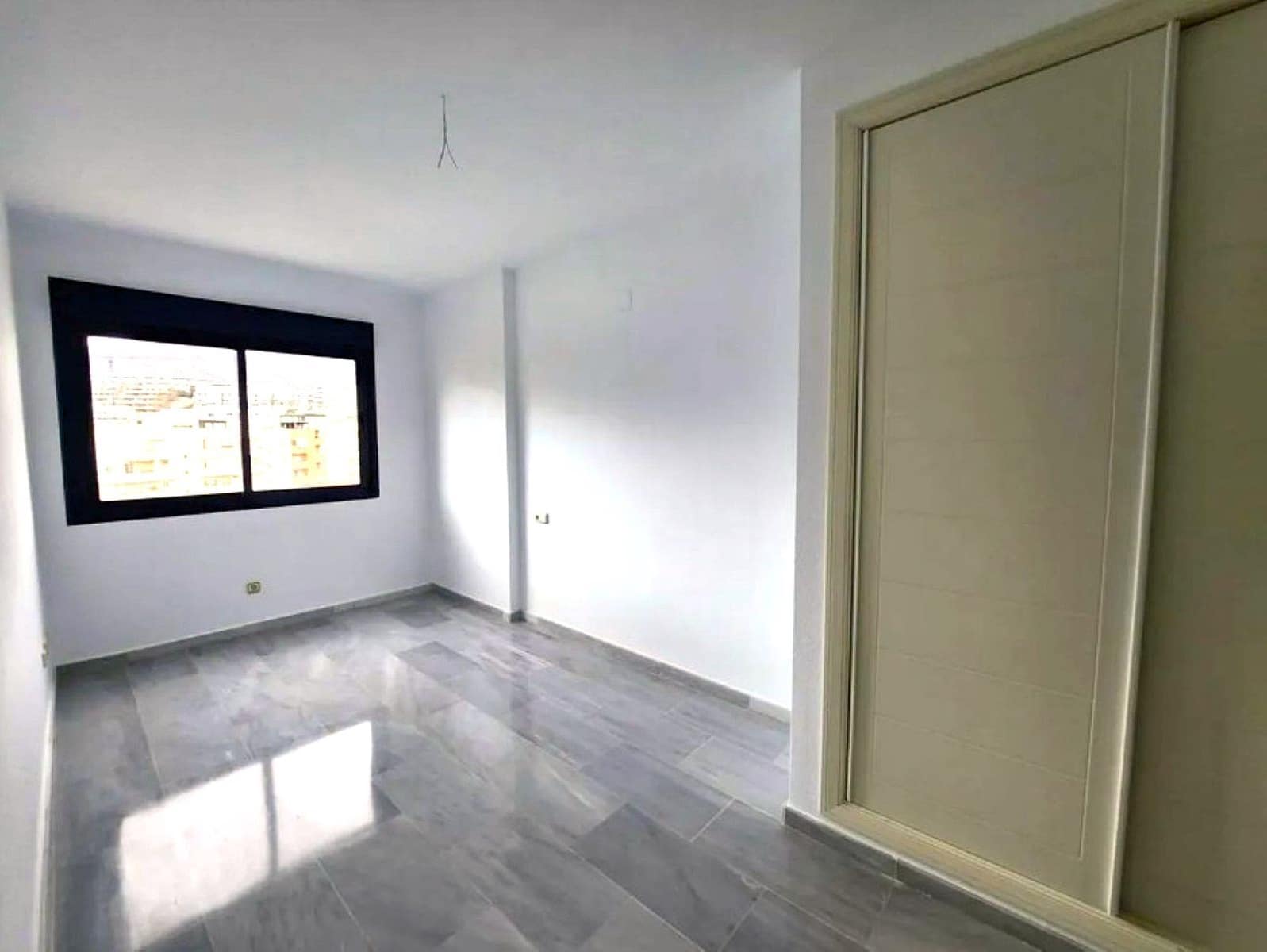 2 quarto Penthouse para venda em Estepona - 750 000 € (Ref: 10020646)