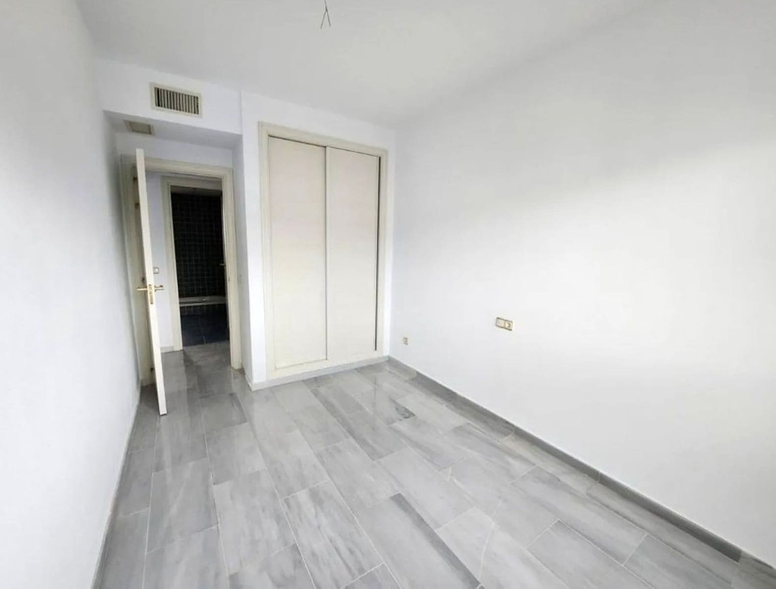 2 quarto Penthouse para venda em Estepona - 750 000 € (Ref: 10020646)