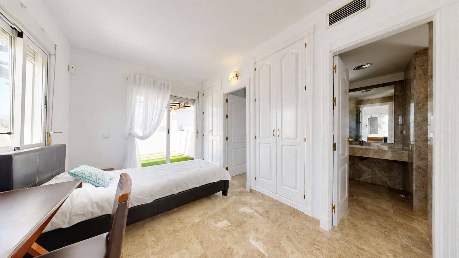 3 chambre Penthouse à vendre à Nueva Andalucia - 549 000 € (Ref: 10020647)