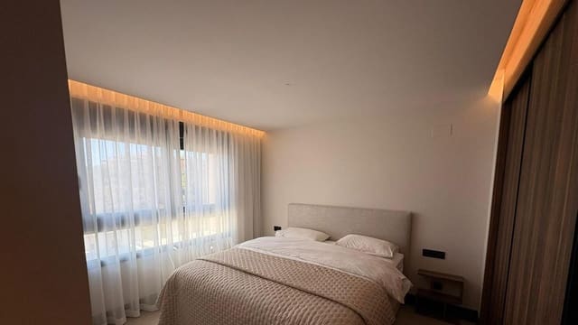 3 bedroom Penthouse for sale in Nueva Andalucia, Marbella - € 999,000 (Ref: 10020654)