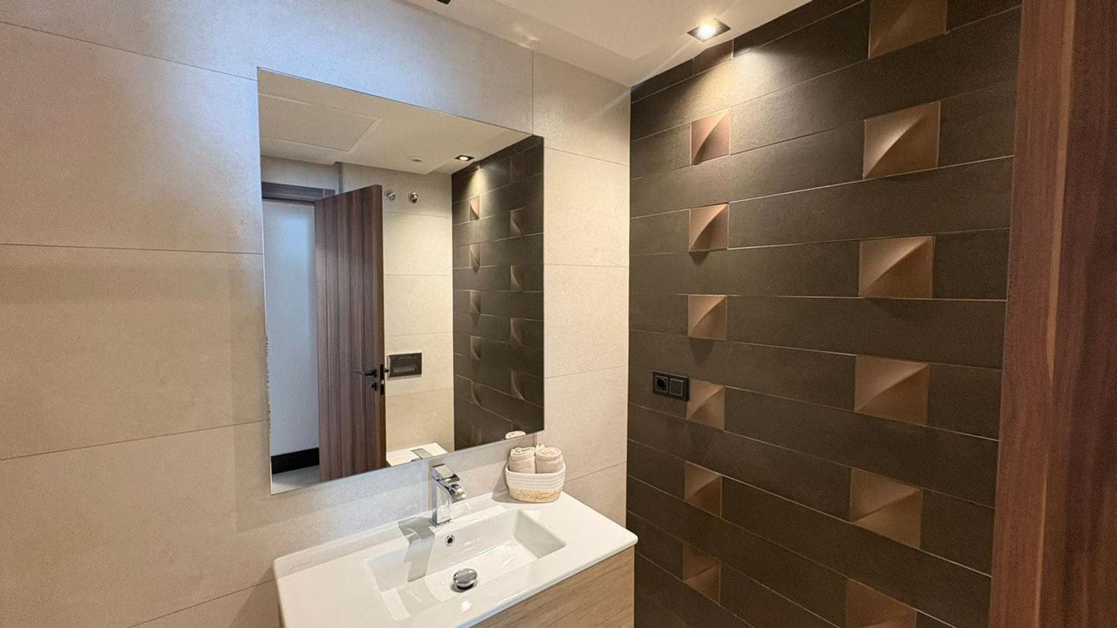 3 bedroom Penthouse for sale in Nueva Andalucia - € 999,000 (Ref: 10020654)