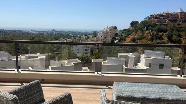 3 bedroom Penthouse for sale in Nueva Andalucia, Marbella - € 999,000 (Ref: 10020654)
