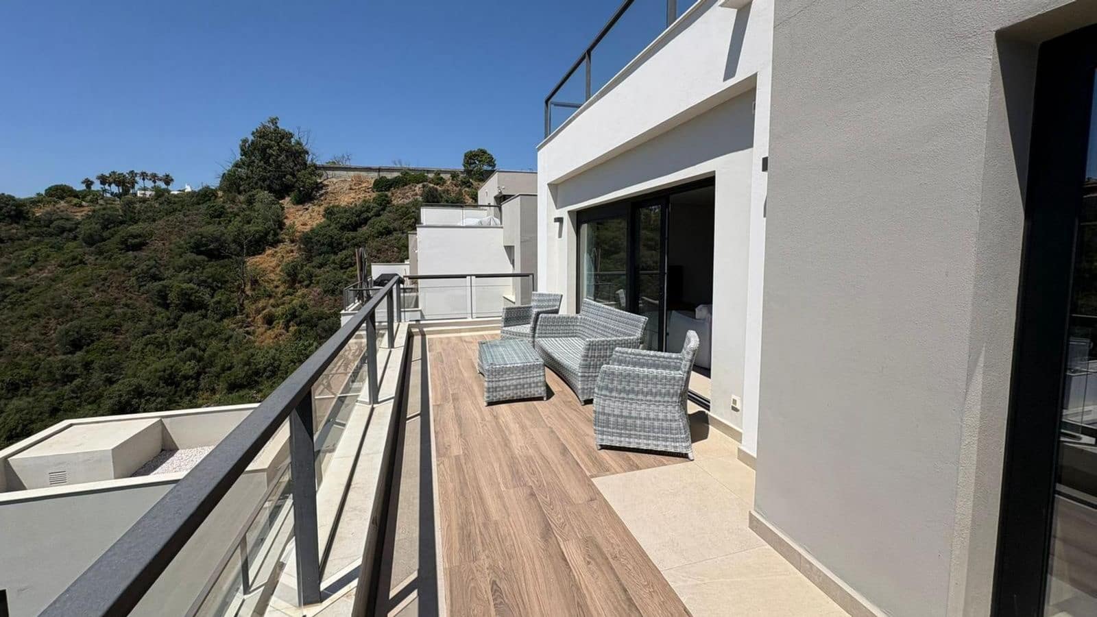 3 bedroom Penthouse for sale in Nueva Andalucia - € 999,000 (Ref: 10020654)