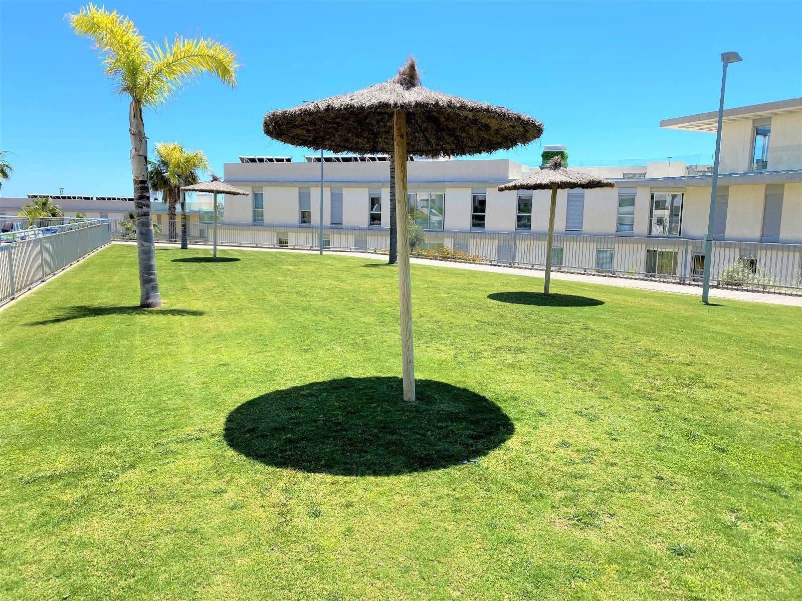 2 bedroom Penthouse for sale in Estepona - € 465,000 (Ref: 10020656)