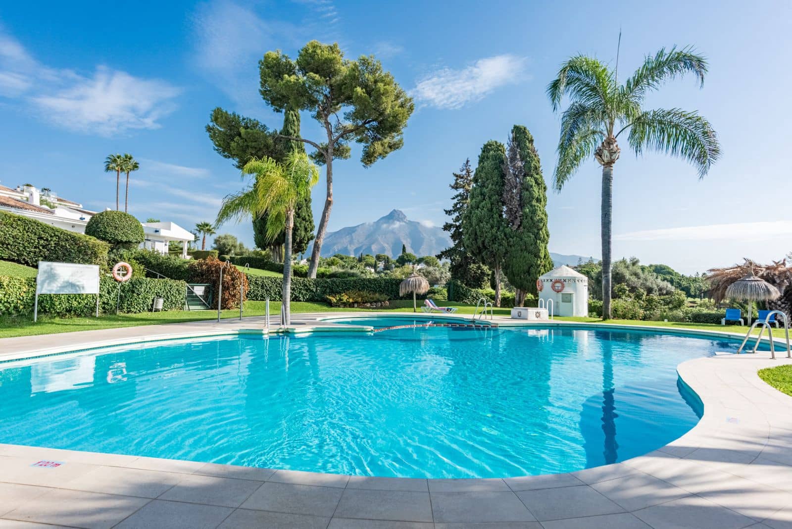 3 bedroom Penthouse for sale in Nueva Andalucia - € 820,000 (Ref: 10020657)