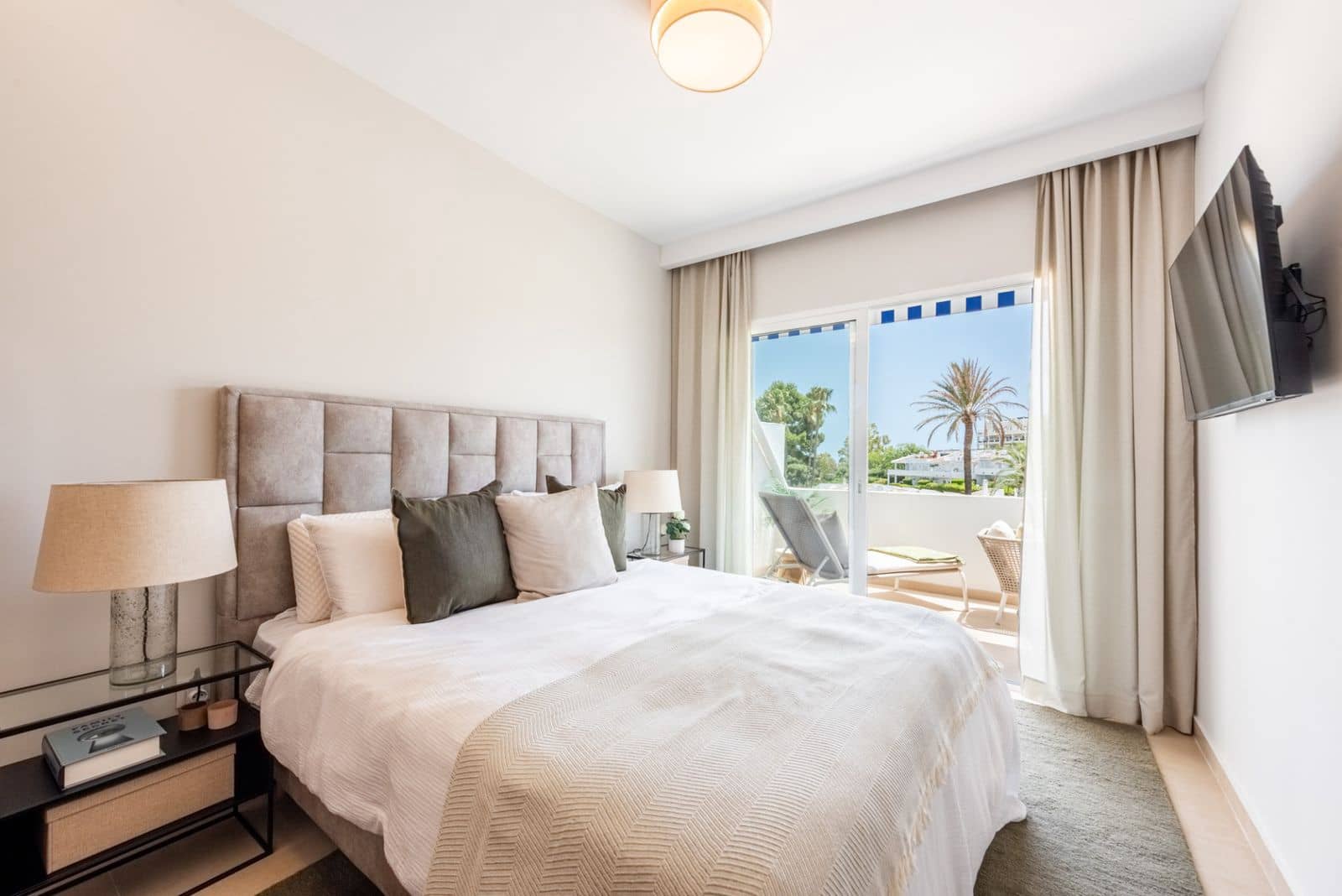 3 bedroom Penthouse for sale in Nueva Andalucia - € 820,000 (Ref: 10020657)