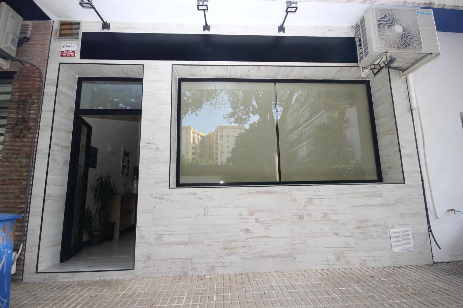 Business for sale in Marbella - € 380,000 (Ref: 10020658)
