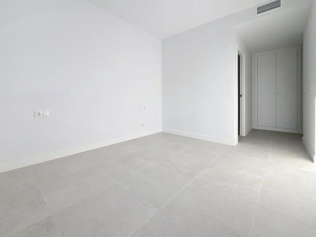 3 soveværelse Lejlighed til salg i Estepona - € 975.000 (Ref: 10020659)