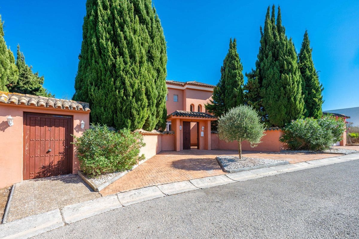 5 makuuhuone Huvila myytävänä paikassa Sotogrande - 1 350 000 € (Ref: 10051343)