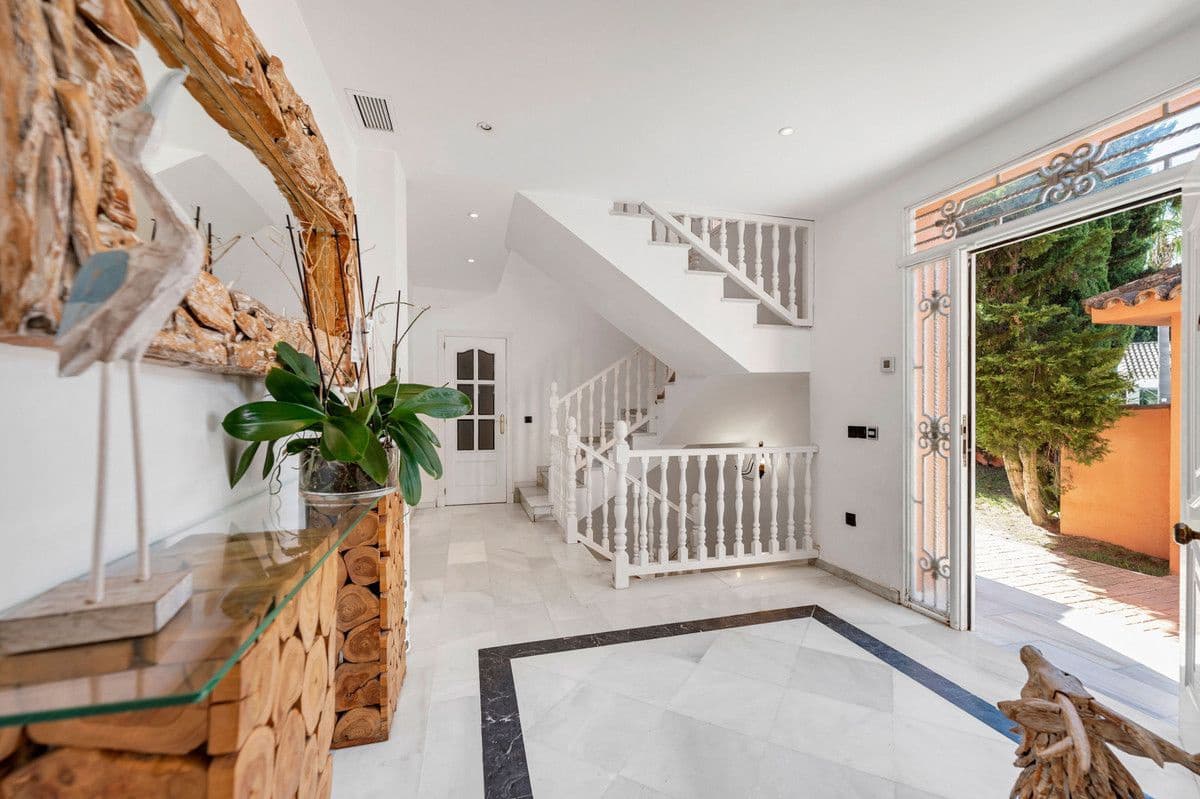 5 makuuhuone Huvila myytävänä paikassa Sotogrande - 1 350 000 € (Ref: 10051343)
