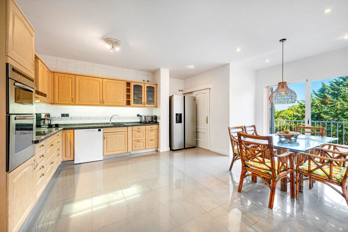 5 makuuhuone Huvila myytävänä paikassa Sotogrande - 1 350 000 € (Ref: 10051343)