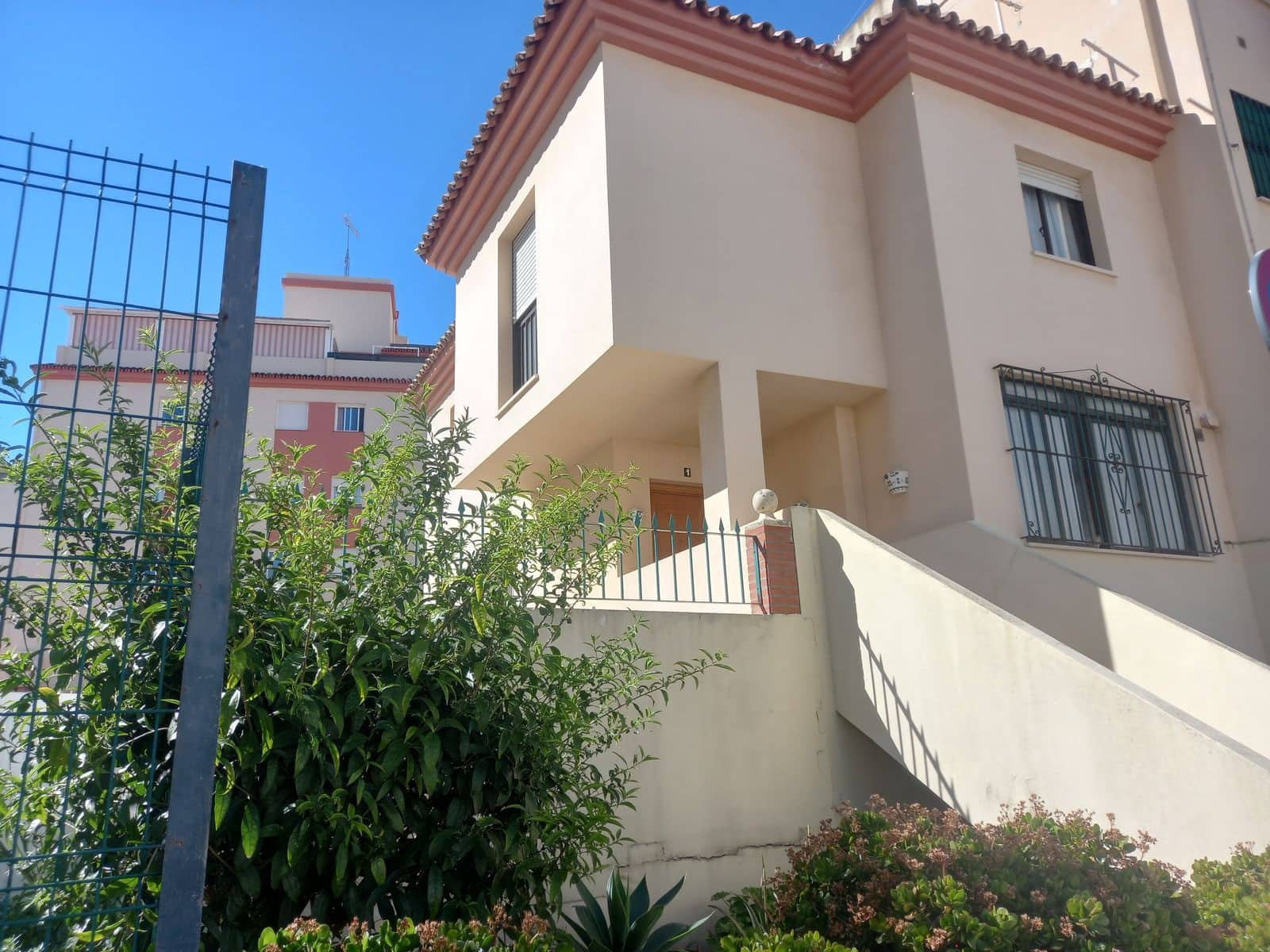 4 makuuhuone Paritalo myytävänä paikassa Estepona - 635 000 € (Ref: 10051345)