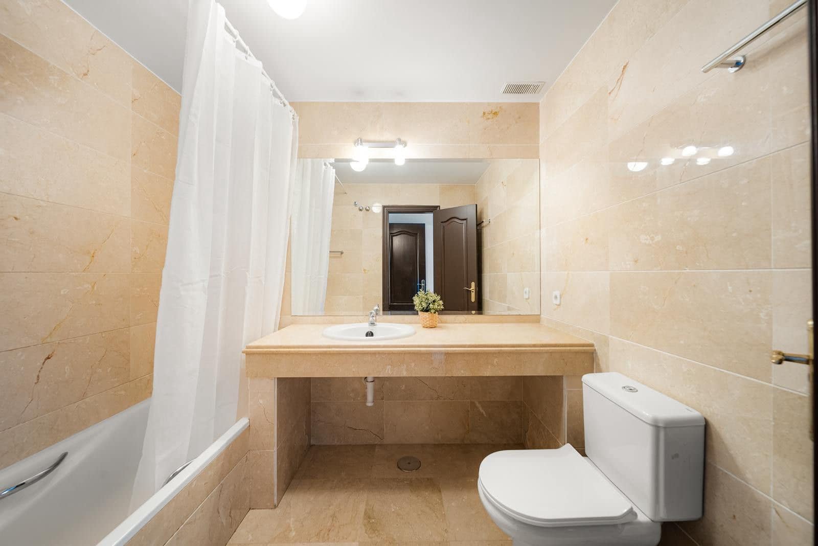 Apartamento de 2 habitaciones en Nueva Andalucia en venta - 479.995 € (Ref: 10051349)