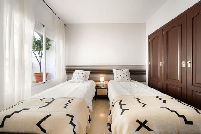 Apartamento de 2 habitaciones en Nueva Andalucia, Marbella en venta - 479.995 € (Ref: 10051349)