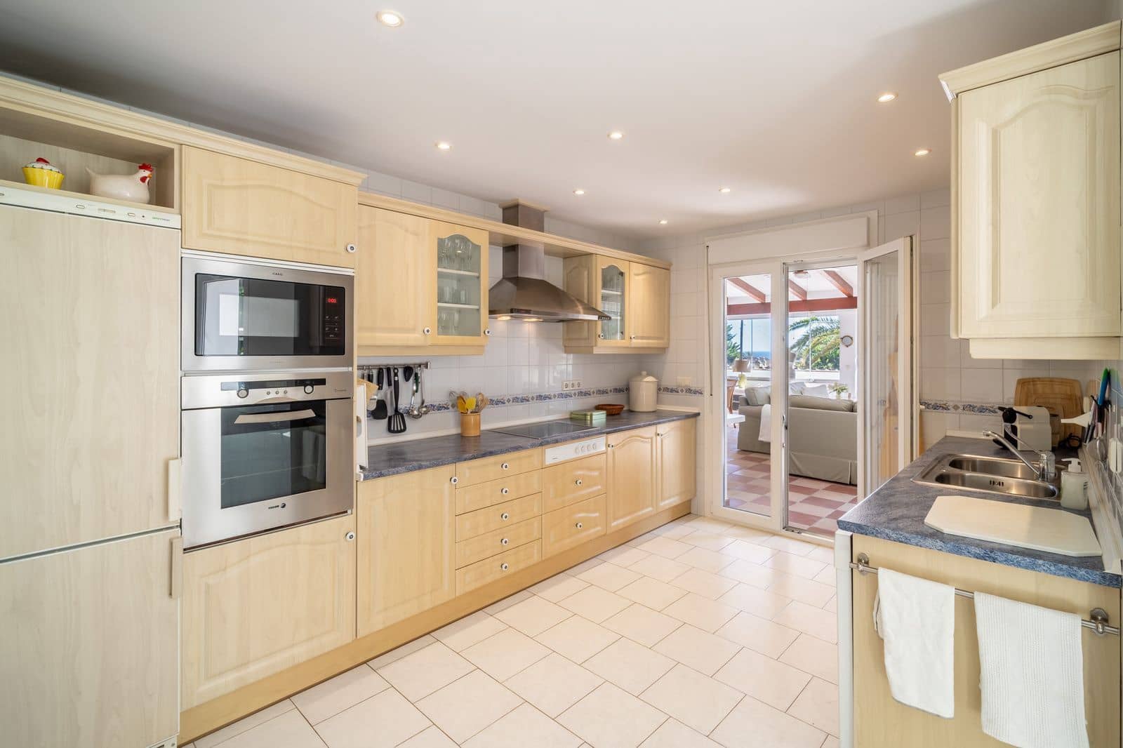 4 bedroom Villa for sale in Marbesa - € 1,950,000 (Ref: 10051351)