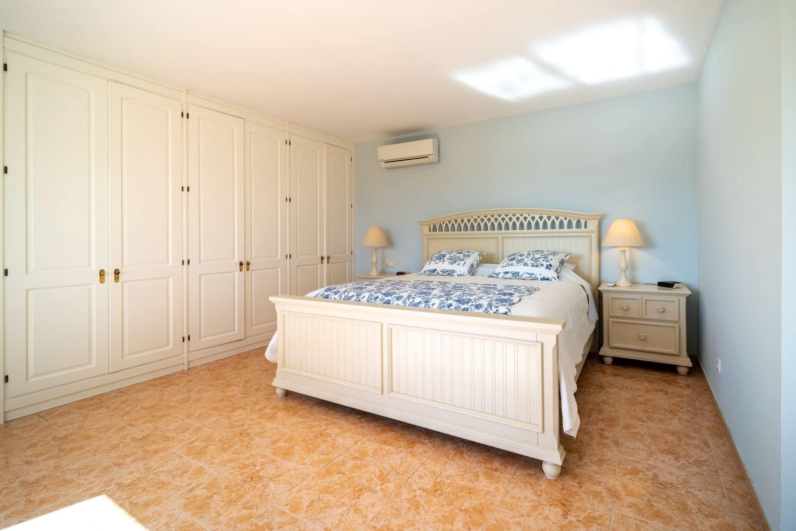 4 bedroom Villa for sale in Marbesa - € 1,950,000 (Ref: 10051351)