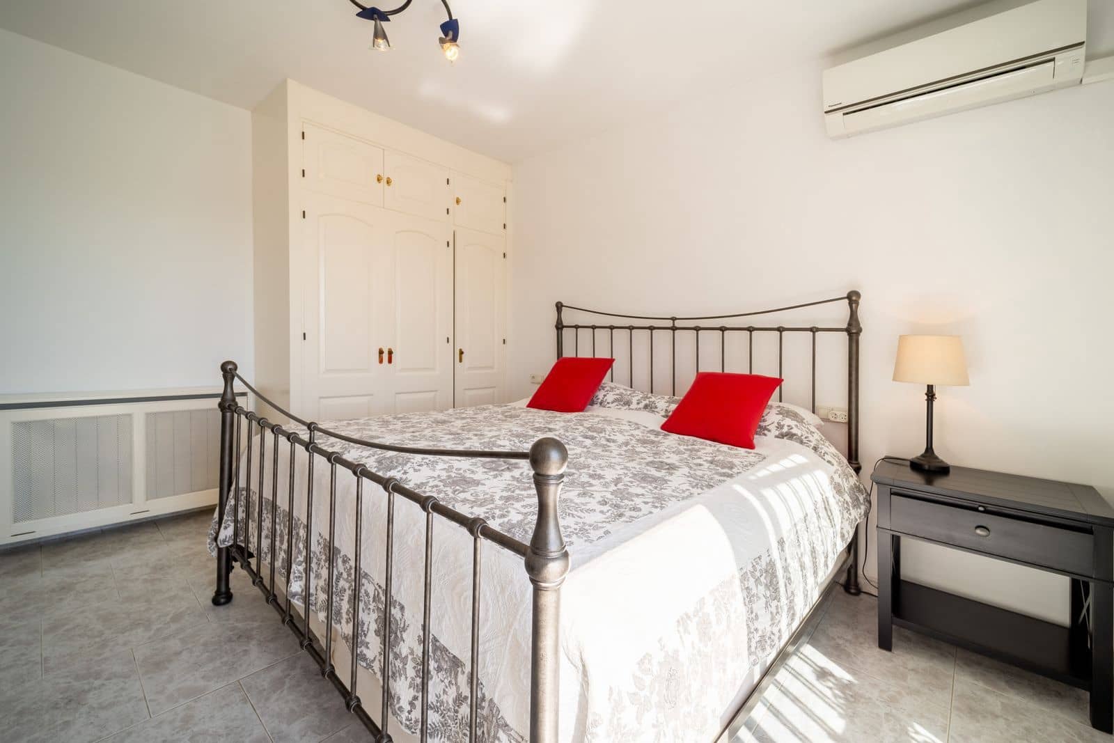 4 bedroom Villa for sale in Marbesa - € 1,950,000 (Ref: 10051351)
