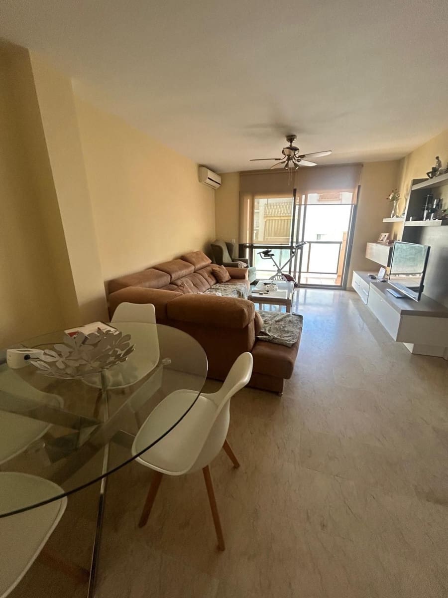 Estudio de 3 habitaciones en Estepona en venta - 300.000 € (Ref: 10051352)