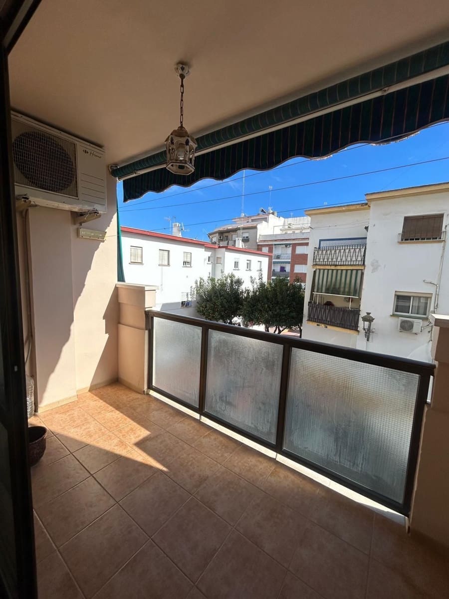 Estudio de 3 habitaciones en Estepona en venta - 300.000 € (Ref: 10051352)