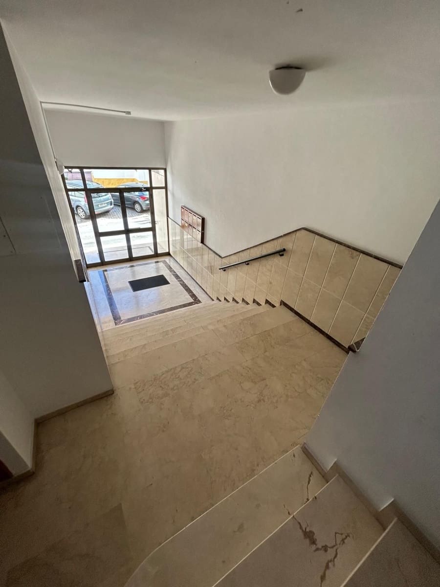 Estudio de 3 habitaciones en Estepona en venta - 300.000 € (Ref: 10051352)