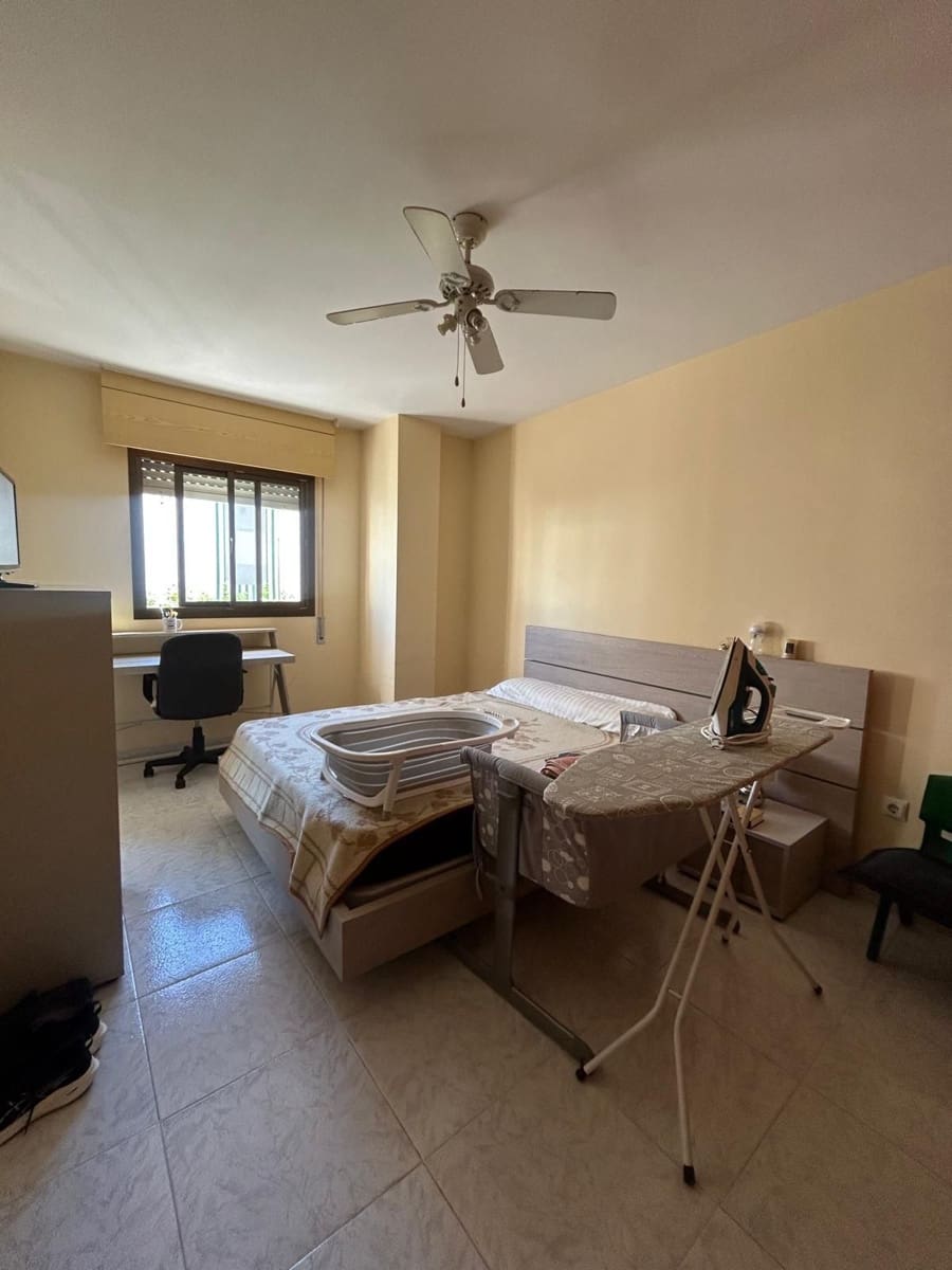 Estudio de 3 habitaciones en Estepona en venta - 300.000 € (Ref: 10051352)