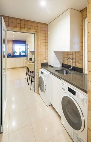 4 bedroom Apartment for sale in Nueva Andalucia, Marbella - € 1,090,000 (Ref: 10051353)