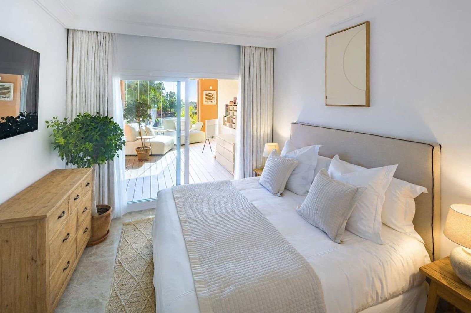 4 bedroom Apartment for sale in Nueva Andalucia - € 1,090,000 (Ref: 10051353)