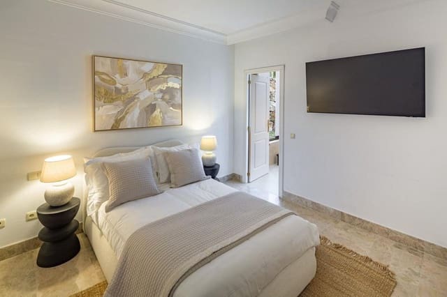 4 bedroom Apartment for sale in Nueva Andalucia, Marbella - € 1,090,000 (Ref: 10051353)