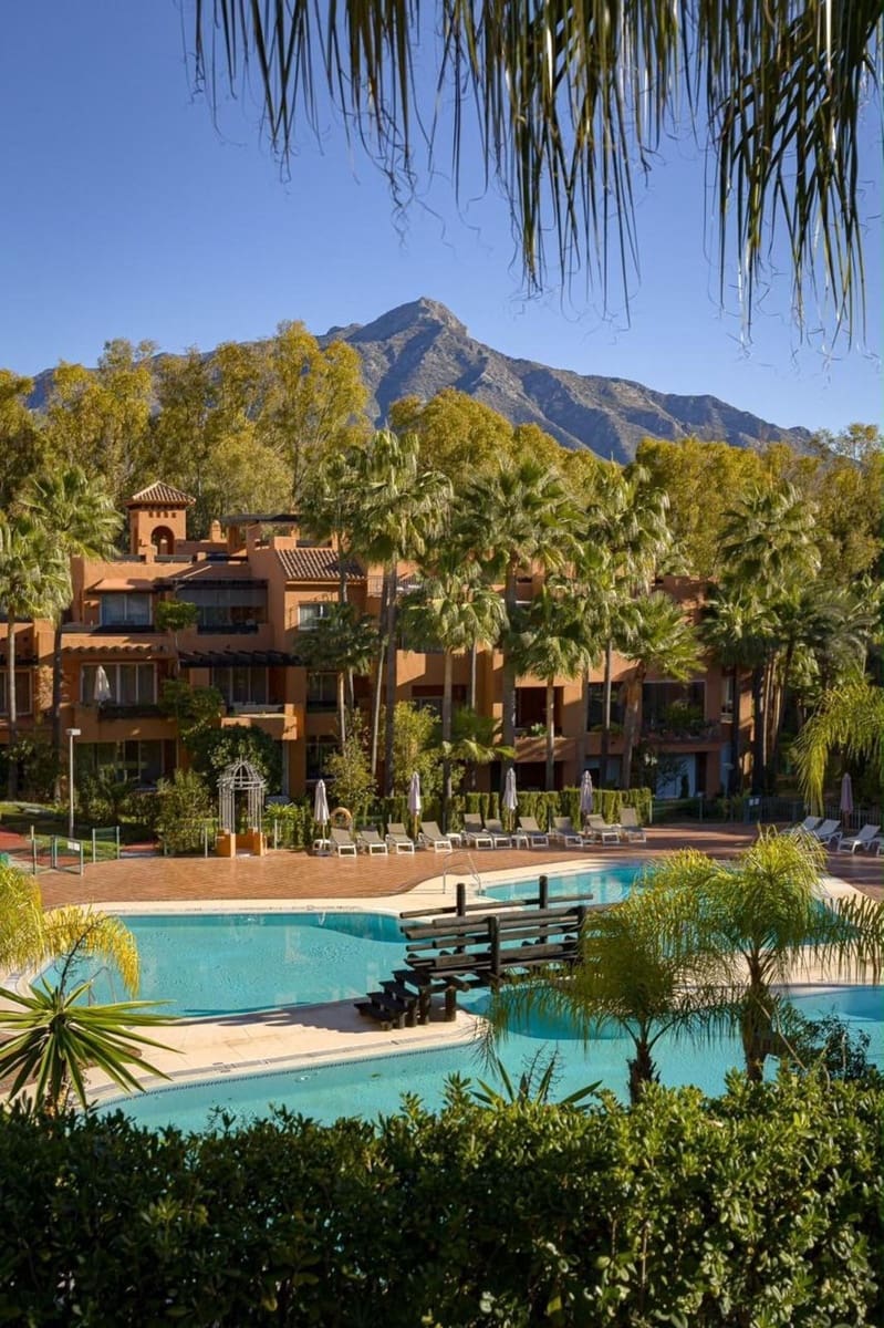 4 bedroom Apartment for sale in Nueva Andalucia - € 1,090,000 (Ref: 10051353)