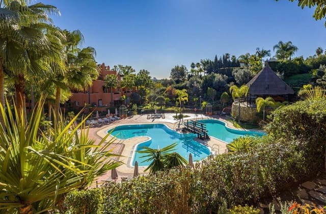 4 bedroom Apartment for sale in Nueva Andalucia, Marbella - € 1,090,000 (Ref: 10051353)