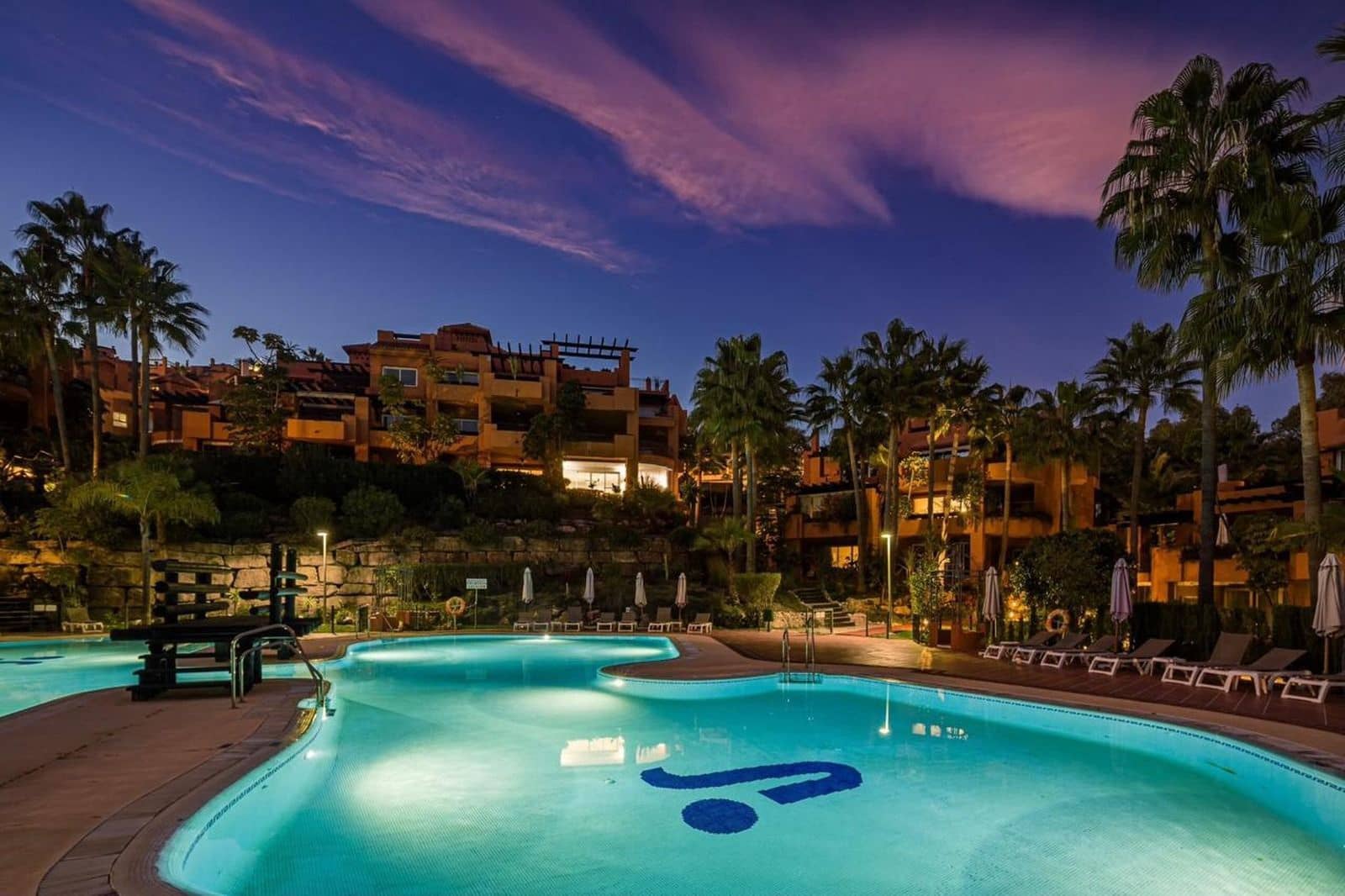 4 bedroom Apartment for sale in Nueva Andalucia - € 1,090,000 (Ref: 10051353)