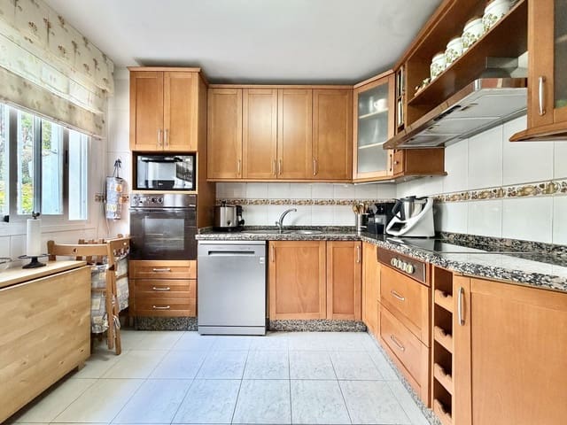 4 makuuhuone Huoneisto myytävänä paikassa Golden Mile, Marbella - 1 099 000 € (Ref: 10051363)