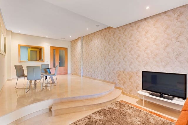 2 bedroom Apartment for sale in Puerto Banus, Marbella - € 825,000 (Ref: 10051364)